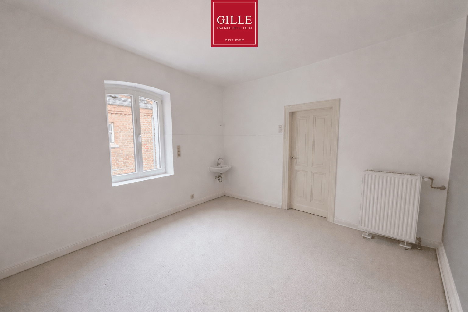 Charmante und außergewöhnliche 6-Zimmer-Altbauwohnung über 2 Etagen mit großzügiger Dachterrasse